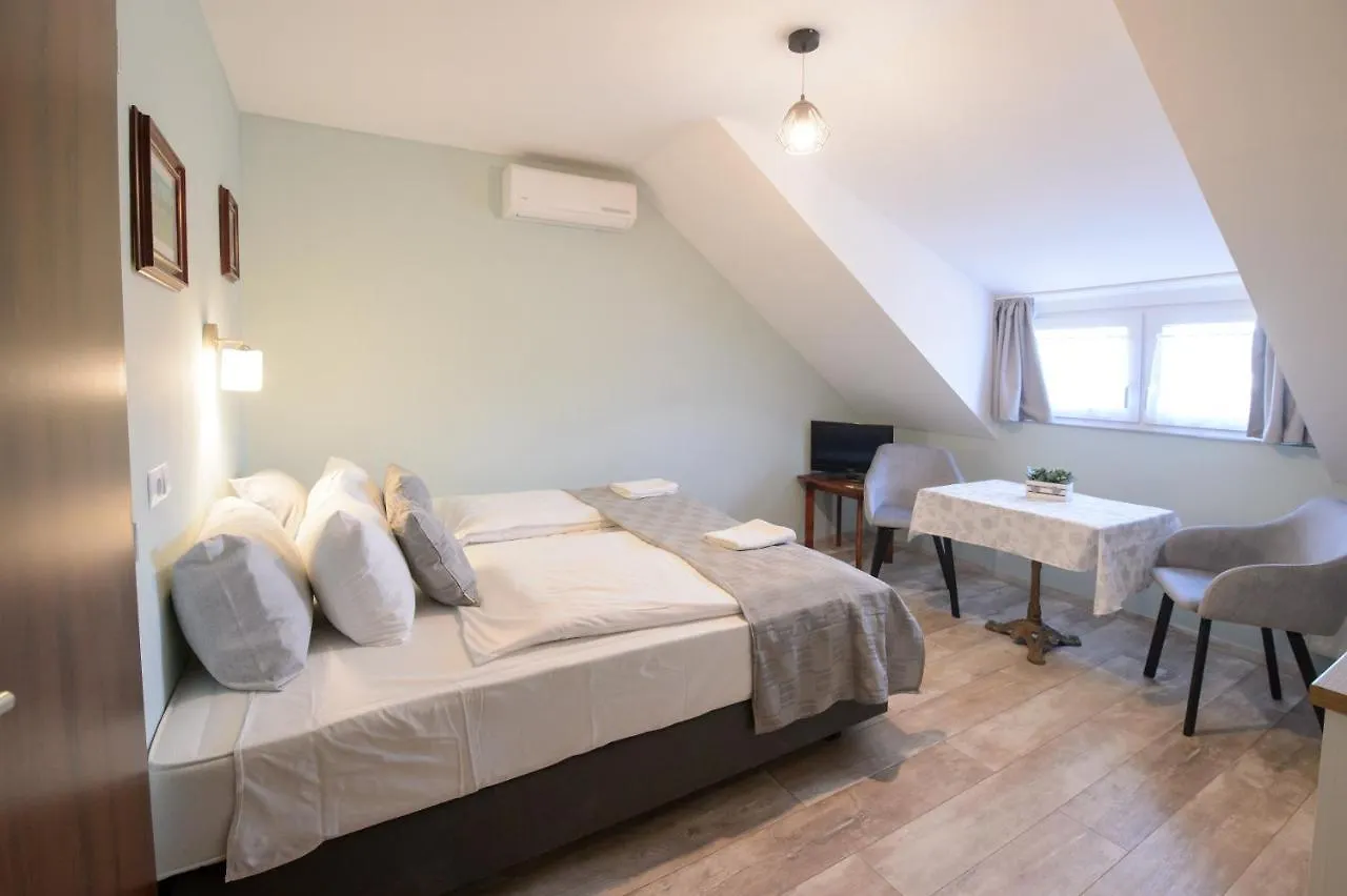 Hotel Illaberek Panzio Erlau 0*,